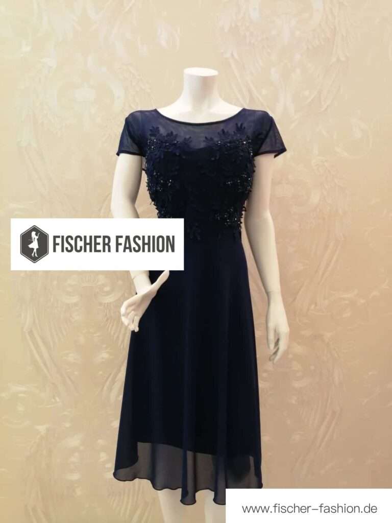 Elegantes Abendkleid Modell 1 bei Fischer Fashion Cham - Hochwertige Abendmode für festliche Anlässe