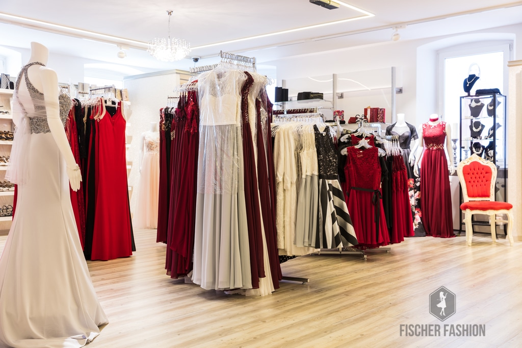 Fischer Fashion Showroom — Braut- und Ballkleider