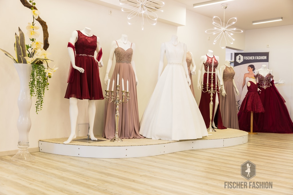 Fischer Fashion Räumlichkeiten - Glamouröse Kleider